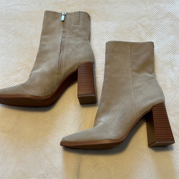 Sam Edelman Ivette Ankle Bootie - Picture 5 of 10